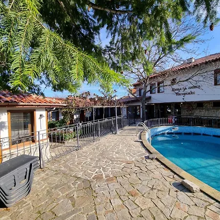 билдникс 招待所 Malko Tŭrnovo