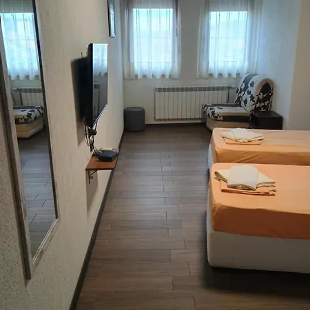 билдникс 招待所 Malko Tŭrnovo